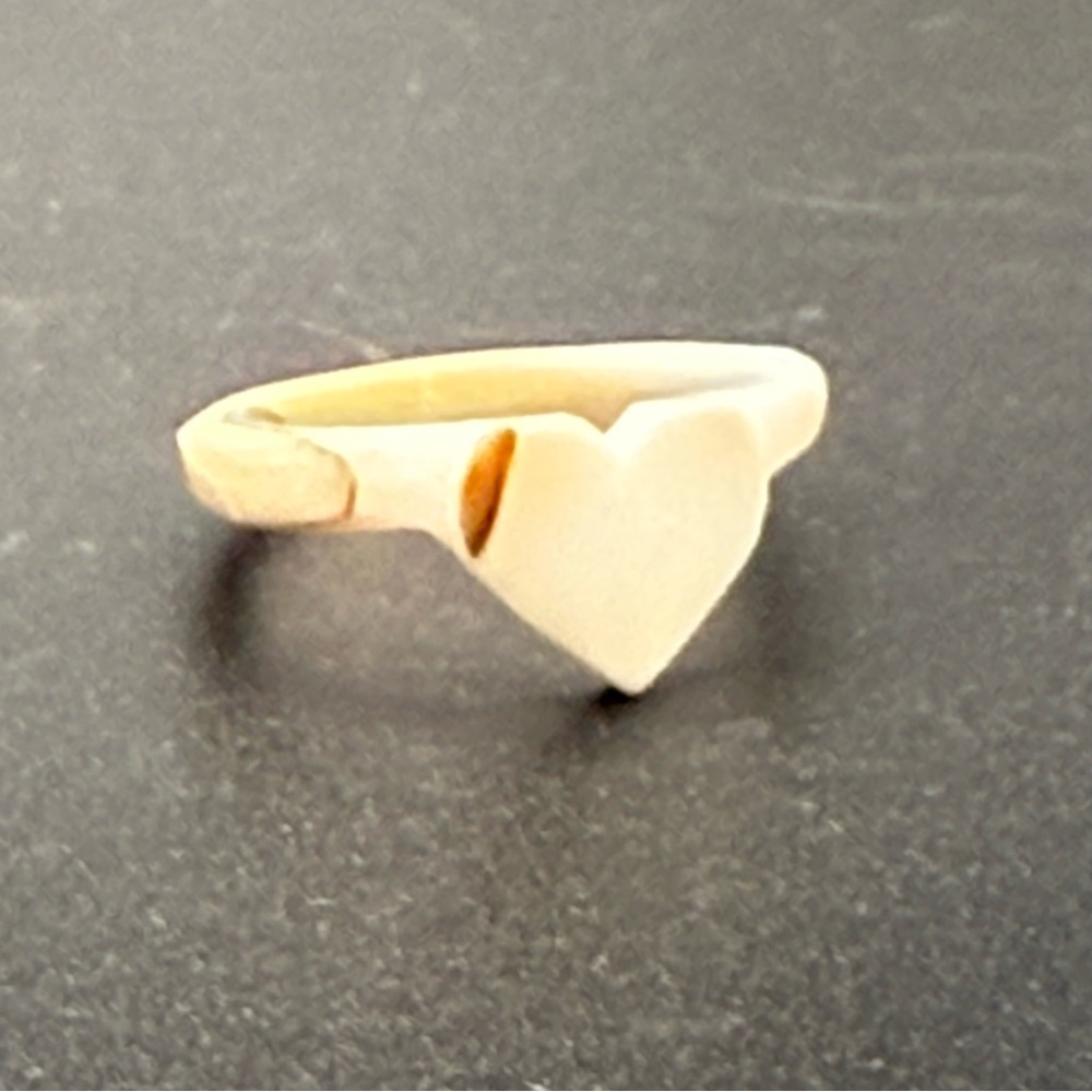 Carved Heart Shell Ring Size 6 - Picture 3 of 7